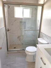 1133 N Hacienda Pl in West Hollywood, CA - Foto de edificio - Building Photo