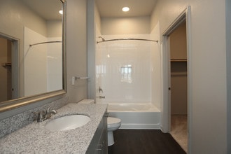 Eastshore on Lake Carolyn in Irving, TX - Building Photo - Interior Photo