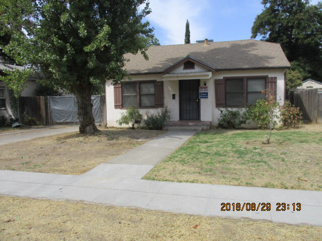 330 S Hayston Ave in Fresno, CA - Foto de edificio