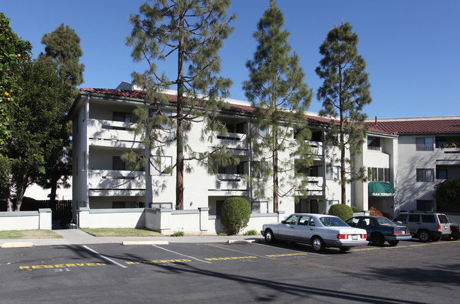 Oak Terrace Apartments in Chula Vista, CA - Building Photo - Building Photo