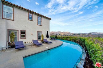 2752 N Stone View Ct in Los Angeles, CA - Building Photo - Building Photo