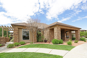 The Falls at Mesa Point in Saint George, UT - Foto de edificio - Building Photo