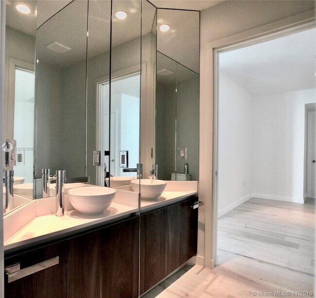 480 NE 31st St in Miami, FL - Foto de edificio - Building Photo