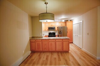 3120 Corona Trl, Unit 102 in Boulder, CO - Foto de edificio - Building Photo