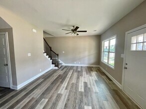 1212 Cardinal Crk Dr in Clarksville, TN - Foto de edificio - Building Photo