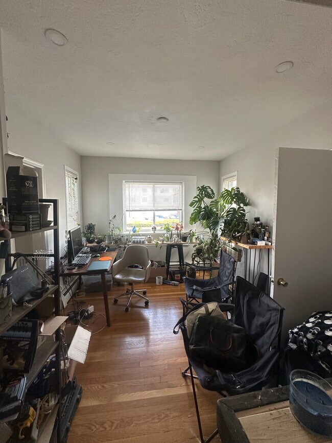 212 California St, Unit 1 in Newton, MA - Building Photo - Building Photo
