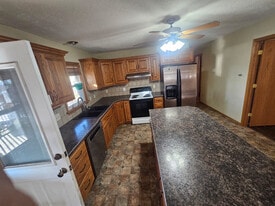 821 W Spruce St in Junction City, KS - Building Photo