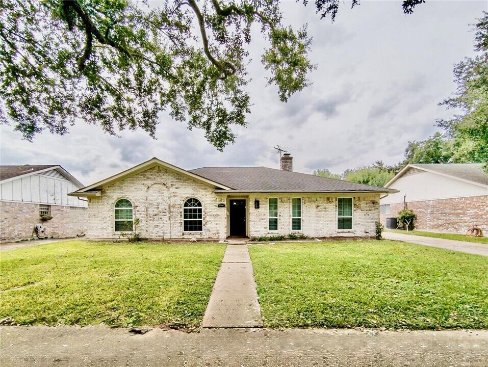 7710 Colony Dr in Houston, TX - Building Photo