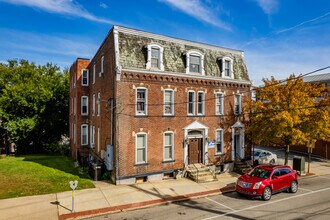 One Twelve College Avenue Apartments in Greensburg, PA - Foto de edificio - Building Photo