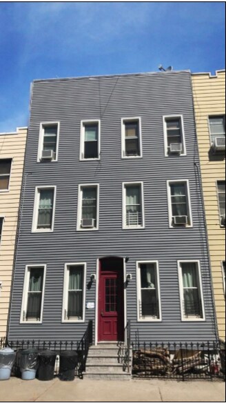 247 Devoe St in Brooklyn, NY - Building Photo