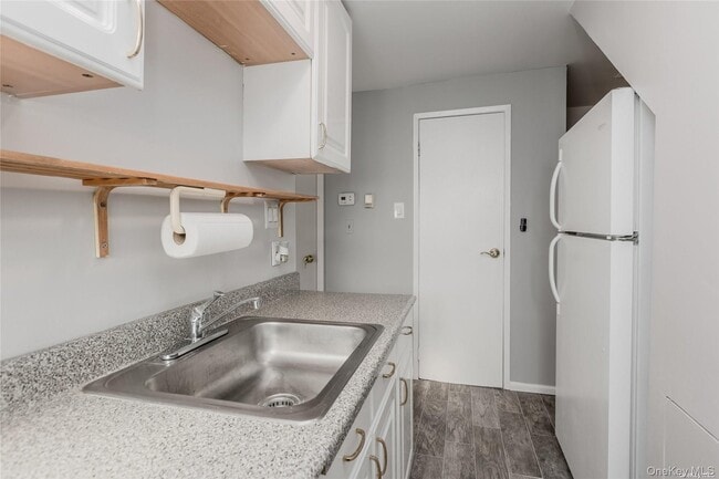36 Vine Ln in East Northport, NY - Building Photo - Building Photo