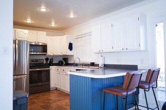 220 E 4300 S in Ogden, UT - Foto de edificio - Building Photo