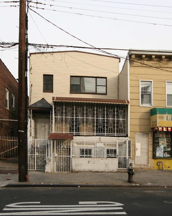 729 Liberty Ave in Brooklyn, NY - Building Photo