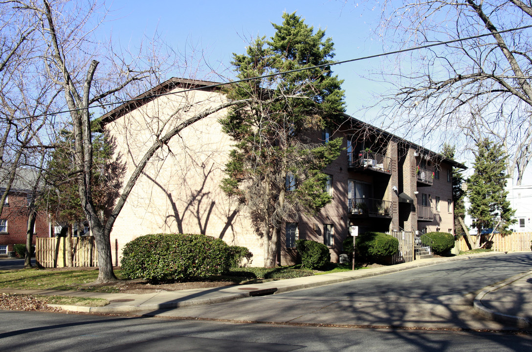 202-204 E Mason Ave in Alexandria, VA - Building Photo