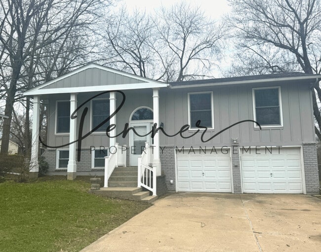 property at 302 SE Brentwood Dr