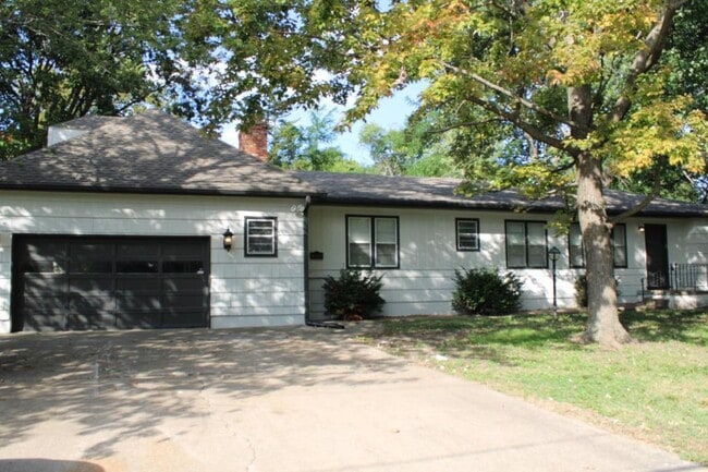 12510 East 43rd St S in Independence, MO - Building Photo - Building Photo