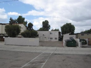 393 Shady Ln in El Cajon, CA - Foto de edificio - Building Photo