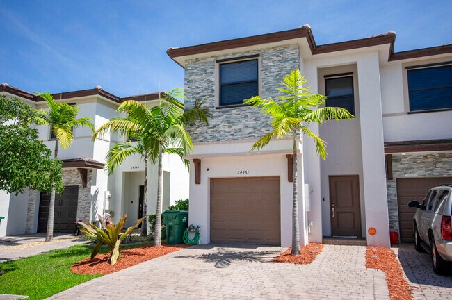 24961 SW 107th Ct in Homestead, FL - Building Photo - Building Photo