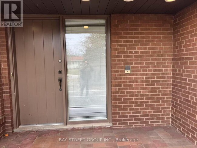 29 Suncrest Dr in Toronto, ON - Building Photo - Building Photo