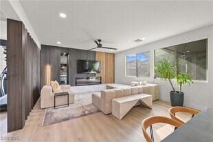 5571 S Spearfish Lake Ct in Las Vegas, NV - Building Photo