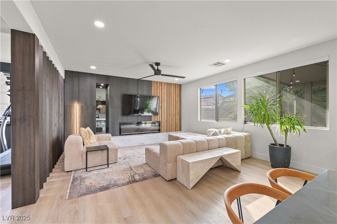 5571 S Spearfish Lake Ct in Las Vegas, NV - Building Photo