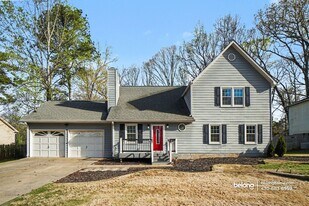 1004 Natalie Ln SE in Smyrna, GA - Building Photo
