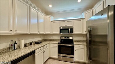 2066 Tamarron Ln in Naples, FL - Building Photo - Building Photo