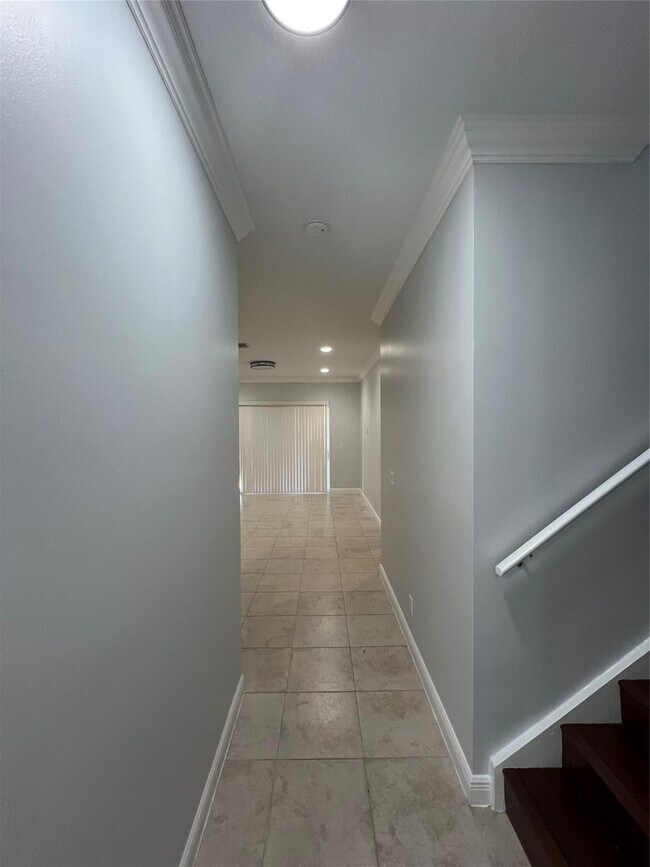 3318 Lakeside Dr in Davie, FL - Building Photo - Building Photo