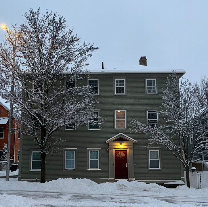 16 High St, Unit 2 in Salem, MA - Building Photo