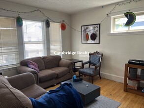 35 Rose St, Unit 2 in Somerville, MA - Building Photo - Building Photo