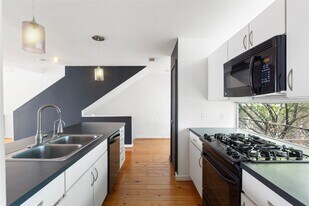 6935 Yellowstone Way Dr in Houston, TX - Building Photo