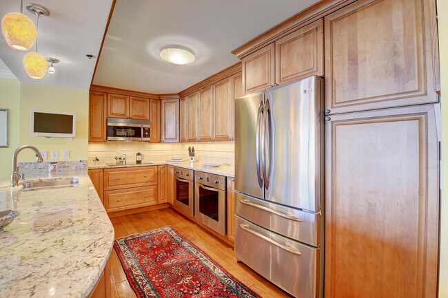 4750 S Ocean Blvd in Highland Beach, FL - Foto de edificio - Building Photo