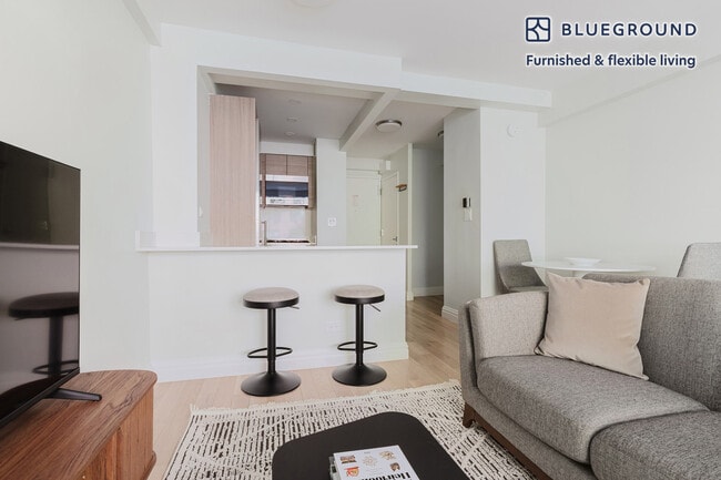 340 E 51st St in New York, NY - Building Photo - Building Photo