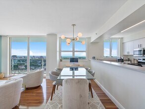 650 West Ave, Unit 1812 in Miami Beach, FL - Building Photo - Building Photo