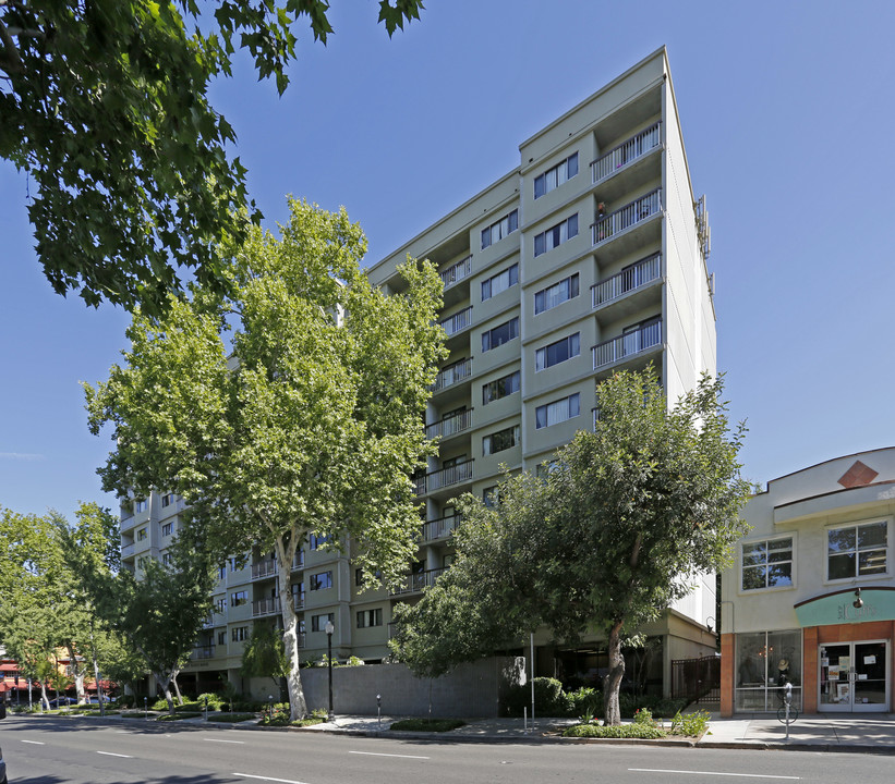 St. Francis Manor in Sacramento, CA - Building Photo