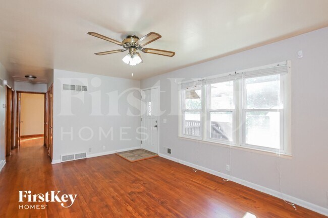 1012 Magnolia W in Excelsior Springs, MO - Building Photo - Building Photo