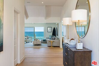 24314 Malibu Rd in Malibu, CA - Building Photo - Building Photo