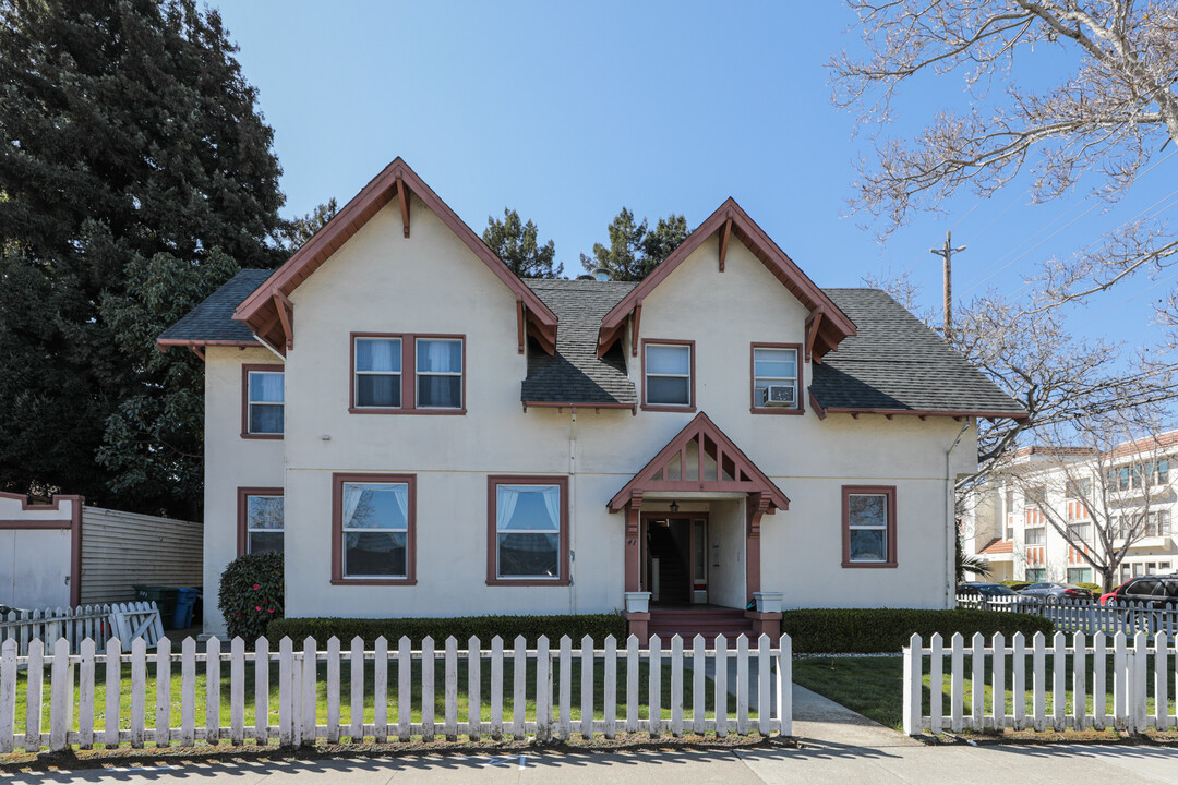 41 Highland Ave in Burlingame, CA - Building Photo