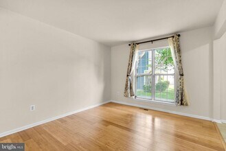 13 Dinsdale Ct in Silver Spring, MD - Building Photo - Building Photo