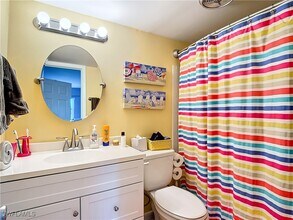 100 Forest Lakes Blvd in Naples, FL - Foto de edificio - Building Photo