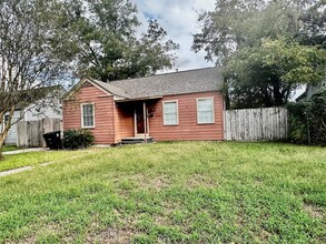 2035 Palo Alto St in Houston, TX - Building Photo - Building Photo