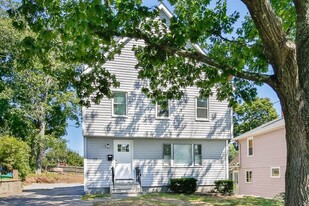 77 Rock Glen Rd, Unit 77 in Medford, MA - Building Photo