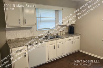 8901 N Main St in Kansas City, MO - Building Photo - Building Photo