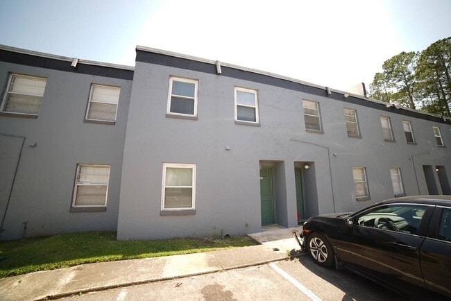 property at 2325 W Pensacola St