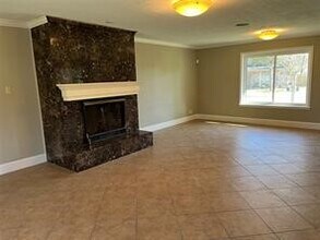 1442 Circle Dr in Sealy, TX - Building Photo - Building Photo