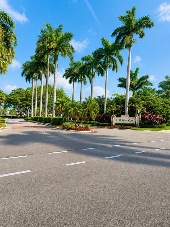 property at 2019 Cove Ln