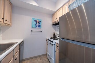 320 Fort Duquesne Blvd, Unit 14 O in Pittsburgh, PA - Building Photo - Building Photo