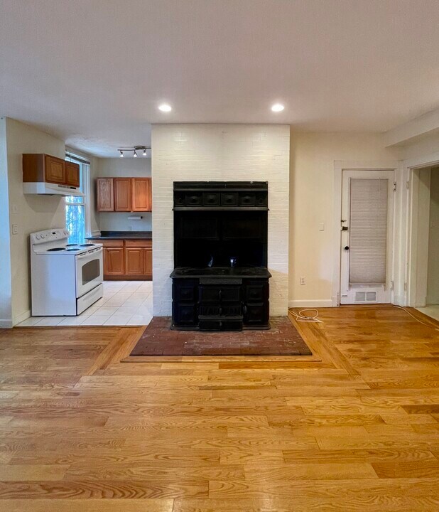 1751 Beacon St, Unit #1 in Brookline, MA - Foto de edificio