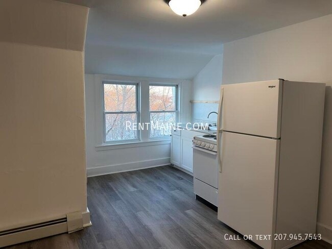 36 Third St Apt. in Bangor, ME - Foto de edificio - Building Photo