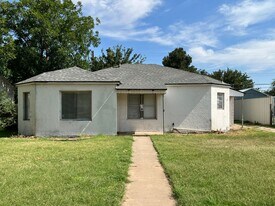 2610 30th St in Lubbock, TX - Building Photo